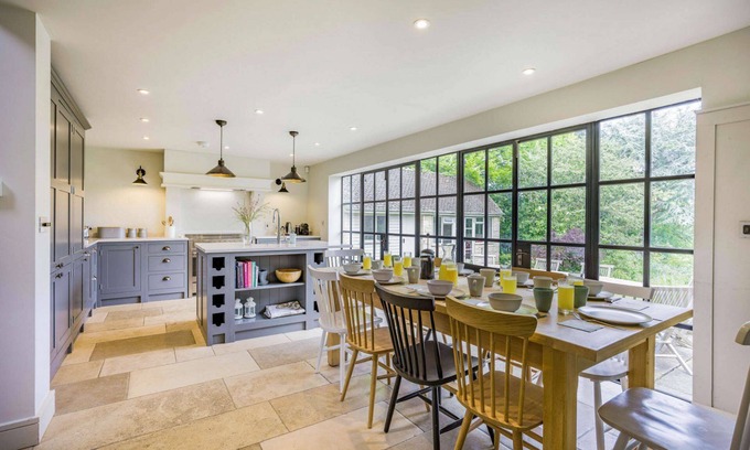 Longborough Cottage | Large family friendly holiday home in the Cotswolds - Willows House