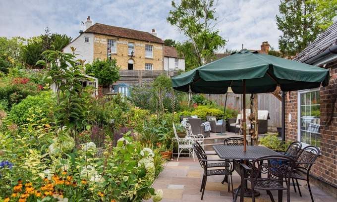 Alkham Maison | Large family holiday home with beautiful garden, sleeping 8 guests in the beautiful Kent countrysid