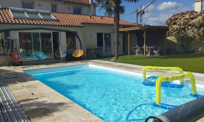 Vertou Maison | Grande maison familiale 245m² proche Nantes avec piscine couverte chauffée