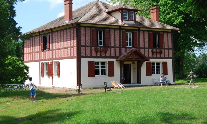 Taller Maison | Grande maison familiale avec parc, orangerie, dépendance au calme.