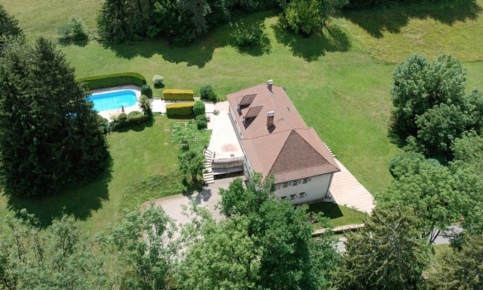 Ney Maison | Large family house sleeping 8/10 with swimming pool