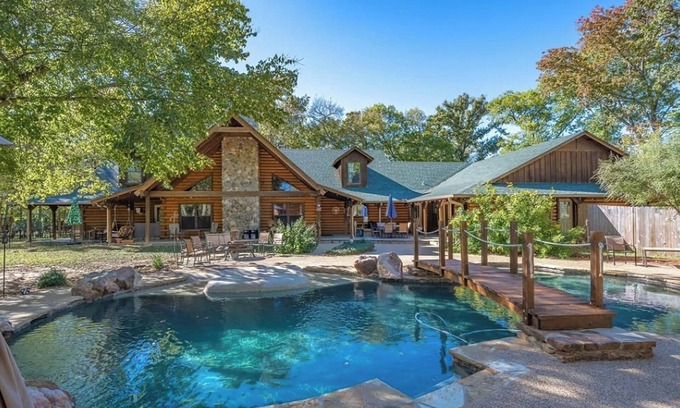 Canton Maison | Belle maison de journal niché dans les bois de Canton, Texas - 20 personnes +