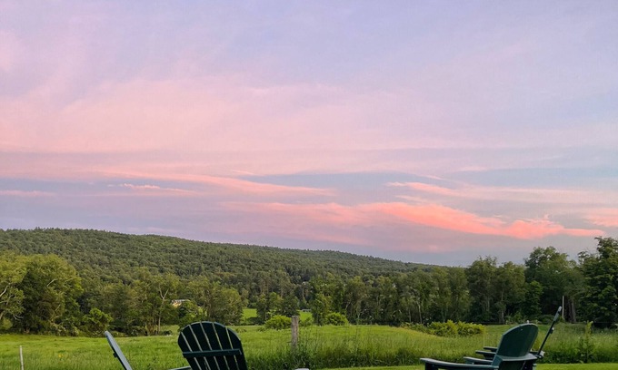 Walpole Autre | Large Farmhouse with expansive views, firepit 15 min north of Keene
