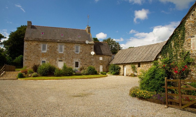 Lanrivain Autre | Grande ferme avec piscine et salle de jeux. PARFAIT POUR LES FAMILLES. Emplacement central