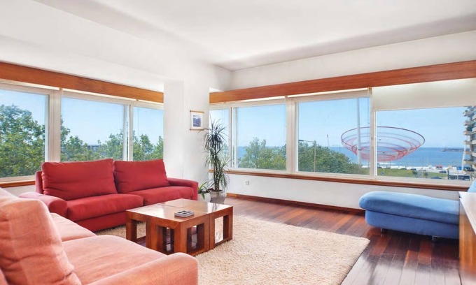 Aldoar Appartement | Large flat w/ Sea view + Car Parking - Flowerstreet54 Flats