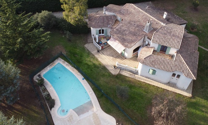 Saint-Genies-de-Malgoires Maison | Grande maison avec piscine hydromassage, 5 chambres avec sb & wc individuels