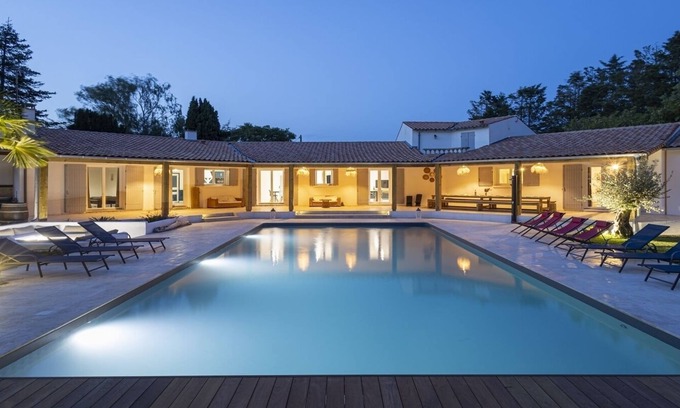 Saint-Georges-des-Coteaux Villa | Grande Villa avec piscine en Charente-Maritime