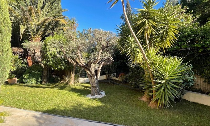 Prado-Perier Appartement | Grand Rez de jardin dans le Carré d'or, plage et ville à pied