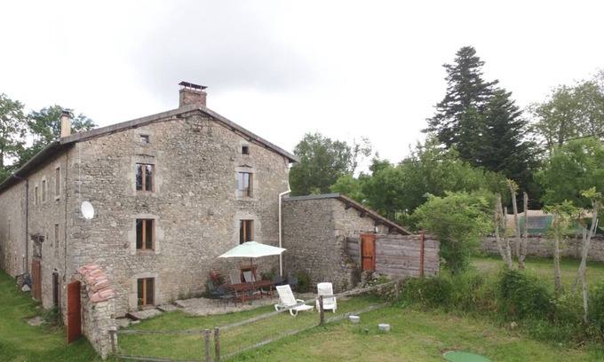 Saint-Germain-lʼHerm Maison | Large gite for 12 people in an oasis of peace