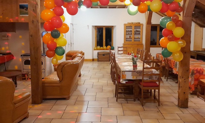 Saint-Claude Maison | Grand gite dans le haut jura ! Salle spacieuse pour jouer ou faire la fête !