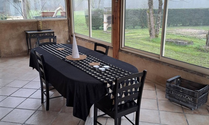 Montazeau Maison | Grand gîte pleine nature Grande capacité Animaux acceptés