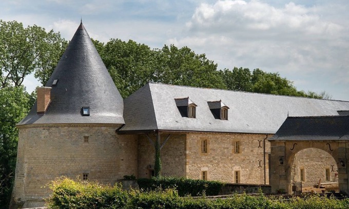 Charbogne Autre | Gîte grande capacité avec piscine intérieure