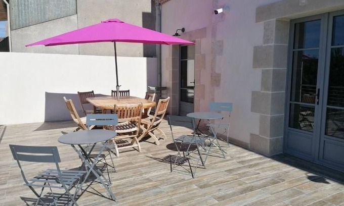 Briare Lit Et Petit-Déjeuner | Gîte Grand Capacité avec Parking et Animaux Admis