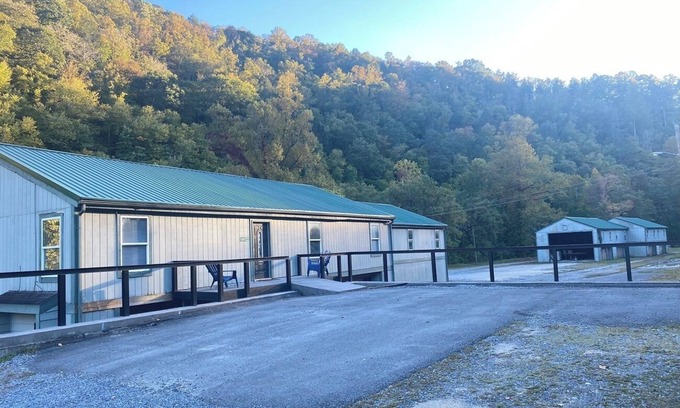 Pineville Maison | Large group & couples retreat