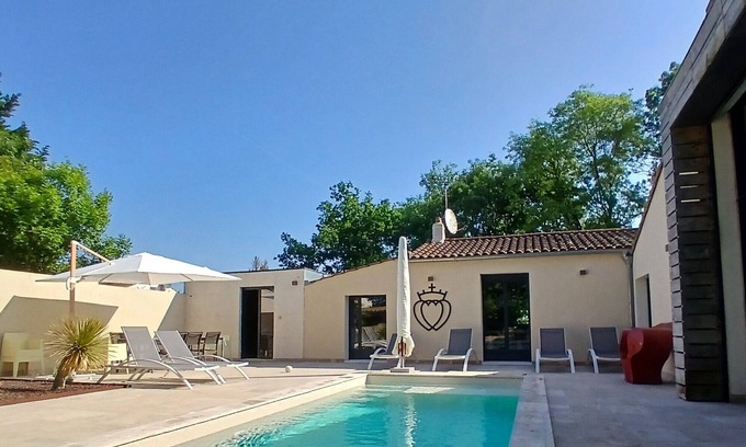 Saint-Vincent-sur-Graon Maison | Vaste Maison, piscine chauffée, pool house, située à proximité des plages.