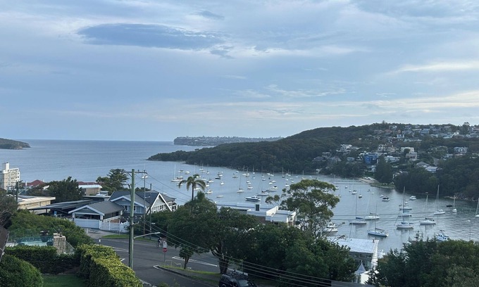 Fairlight Maison | Large Harboursdide House with amazing views and very close to beaches and Manly.