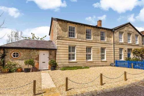 Warminster Maison | Large historic family home nr Longleat and Bath