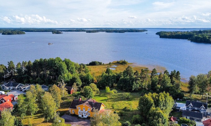 Lessebo Municipality Maison | Large holiday home directly on the lake
