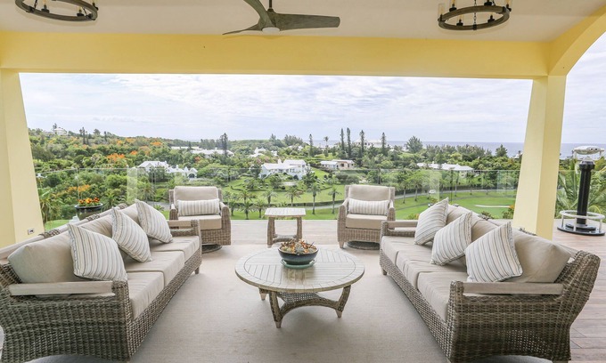 Hamilton Parish Maison | Large home at one of the highest in Tuckerstown, newly renovated.
