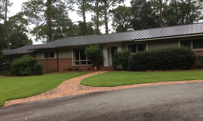Tallahassee Maison | Large home on acreage conveniently located