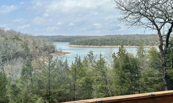 Lakeview Maison | Large Home on Bull Shoals Lake with Core Lake Access