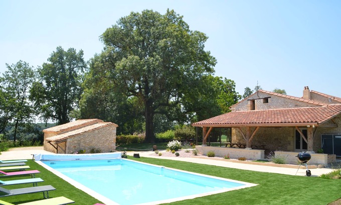 Nojals-et-Clotte Maison | Grande maison 230m², 16 pers, piscine privée et chauffée, 6000m² à la campagne