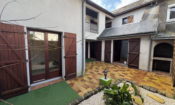 Cholet Maison | Grande Maison, 25 min du Puy du fou, 2min de la gare de Cholet, 6 chambres (12p)
