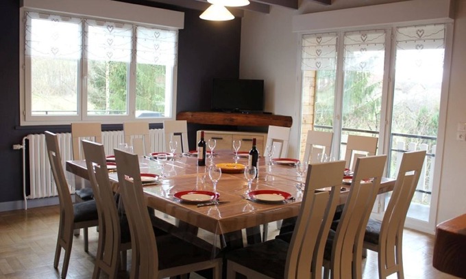 Sirod Maison | Grande maison pour 14 Personnes maxi avec beaucoup d'espace