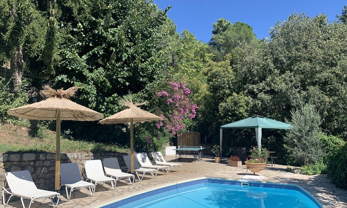 Arles-sur-Tech Maison | Piscine chauffée, barbecue à gaz, vue imprenable, village proche, courte distance en voiture de la côte,