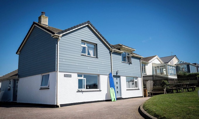Widemouth Bay Maison | Maison 4 chambres vue mer à 25 mètres de la plage. 5 * commentaires Great Location!