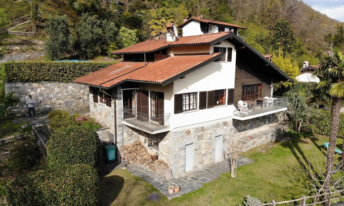 Piancassone Maison | Grande maison avec jardin et vue imprenable sur le lac Majeur
