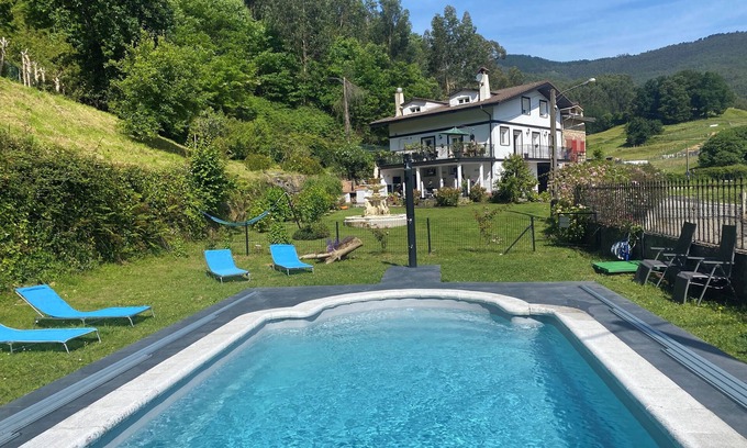 Castro Urdiales Maison | Large house with private pool in stunning rural location - 4km to the beaches