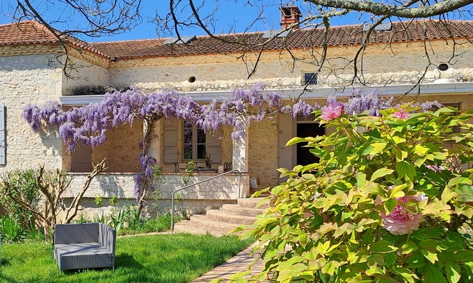 Castella Maison | Large house with pool, terraces and garden - Relaxation in the countryside.