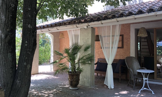 Euzet-les-Bains Maison | Grande Maison, avec piscine, idéale pour 2 ou 3 familles.