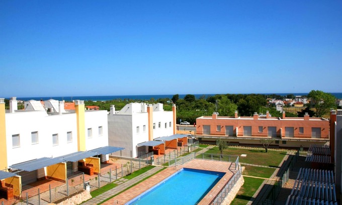 Creixell Villa | Grandes maisons avec terrasse et piscine pour 6 personnes. Réf.via augusta-6