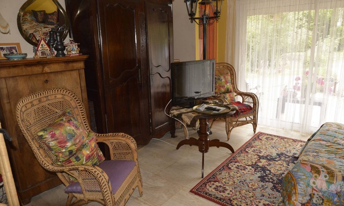 Ambares-et-Lagrave Appartement | Grand studio indépendant près Bordeaux