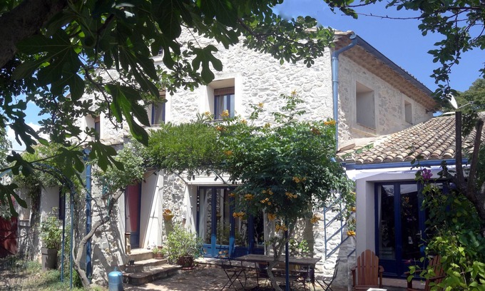 Vacquieres Maison | Grande maison de village independante avec jardin