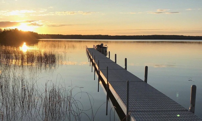 Backus Maison | Grand! Sunset 5 BR Lakefront Home w / Private Launch & Dock
