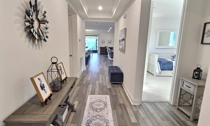 Palm Coast Maison | LARGE <new> Luxury Home in Palm Coast: 3 bathrooms + 86" TV + Office