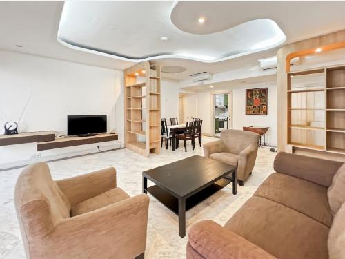Menteng Appartement | Large & Luxury Menteng Apt 3BR Pool, Gym Wi-Fi
