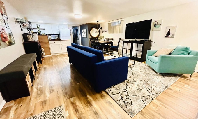 Three Tree Point Appartement | Large Modern 2 Bedroom near Ocean, Airport, and Seattle with private garage
