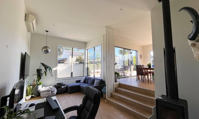Mount Maunganui Maison | Large Modern 5 Bedroom Home - 5 min to the beach!