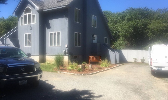 South Kingstown Maison | Grande maison moderne située sur 2 hectares privés situés près de la plage