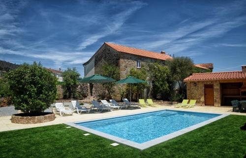 Codecoso Villa | Large Modern Villa in Celorico de Basto with Private Pool
