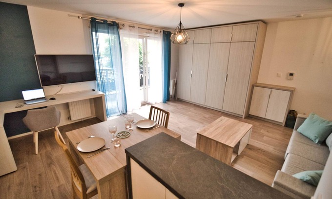 Arpajon Appartement | ★ Grand studio neuf avec loggia proche gare et CH : )