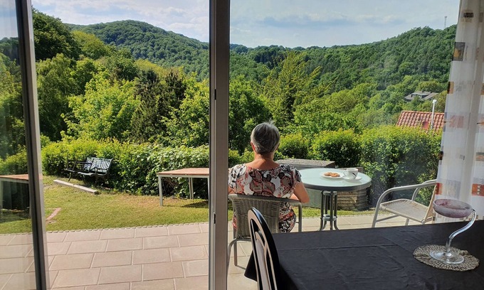 Waldeck Appartement | Grand appartement non-fumeurs dans un endroit calme avec vue sur la région de la forêt