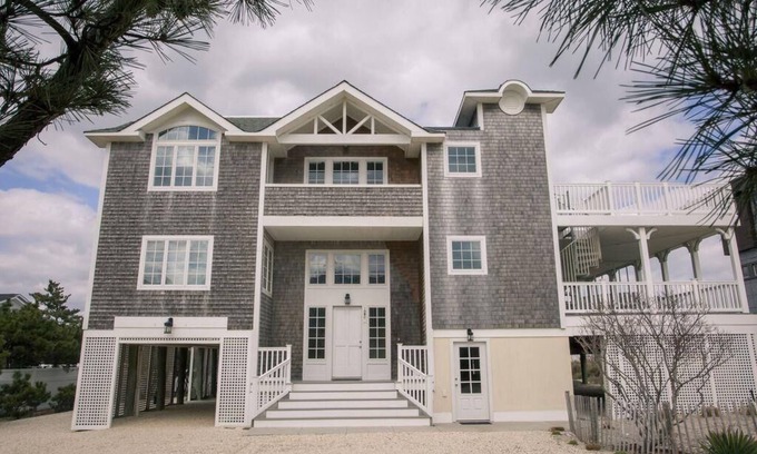 Loveladies Maison | Large Ocean Side Home with Beautiful Views