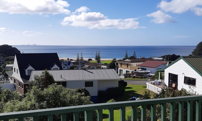 Onemana Maison | Large Onemana House with amazing views, sleeps 14