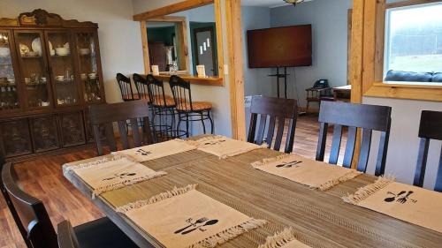 Hancock Maison | LARGE Open Floor Plan for Your Entertainment with a Short Walk to West Branch Delaware for Water fun and Fishing