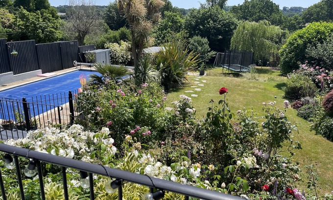 Wimborne Maison | Large outstanding house, 20 mins from the beach with gardens, pool & hot tub
